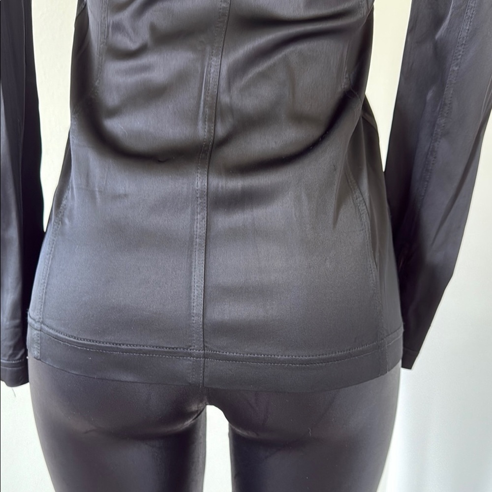 Black Fitted Blazer With Streamlined Silhouette - image 6